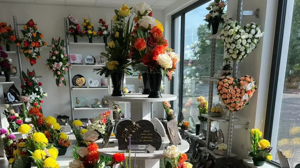 Magasin de pompes funèbres proposant des fleurs et articles funéraires.